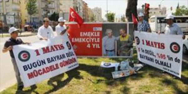 Ekmek ve soğanla '1 Mayıs' protestosu