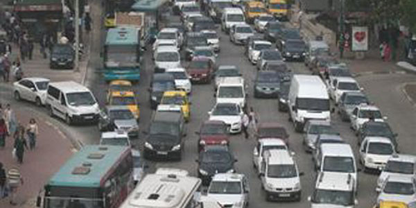 Tramvay hattı çalışması trafiği olumsuz etkiledi