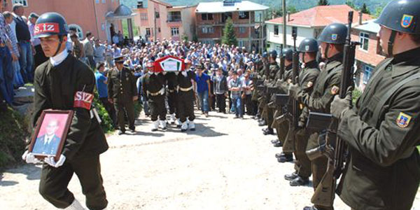 Astsubay Keskin, gözyaşları ile uğrulandı