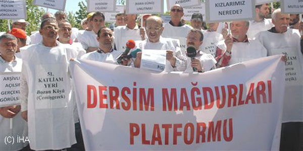 Meclis önünde kefenli eylem