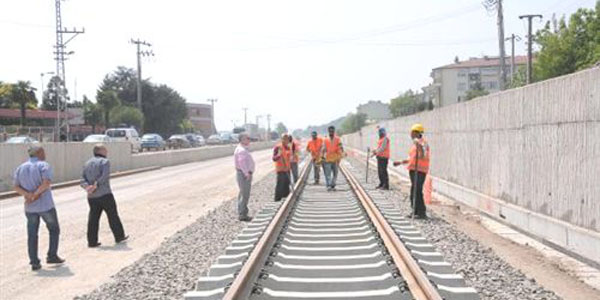 Yksek hzl tren hattndaki deprem hasarl ev sahipleri endieli