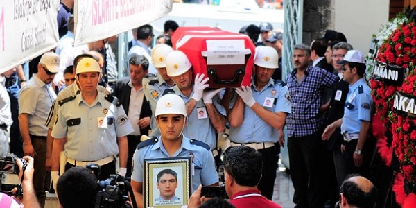 Polis memuru son yolculuğuna uğurlandı