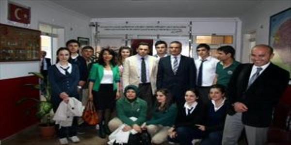 Letonya 'ya gidecek öğrencilerden, milli eğitim müdürüne ziyaret etti