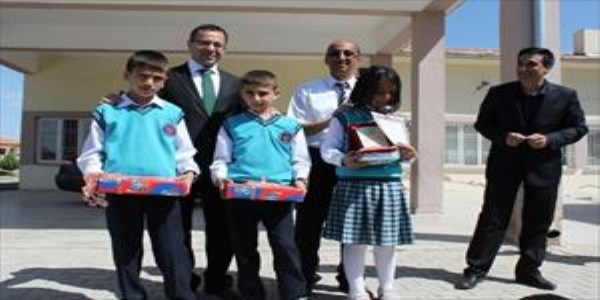 Başarılı öğrencilere ödül verildi