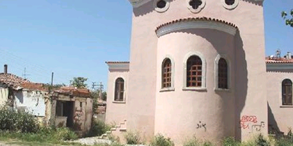 Restore edilen tarihi kilise tinercilere kald