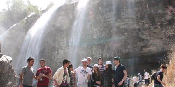 Erzurum Büyükşehir Belediyesi Tortum Şelalesi pikniği halktan tam not aldı