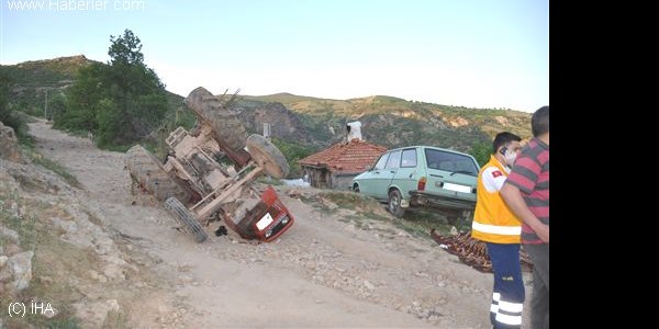 Demirci'de traktör kazası: 1 ölü, 3 yaralı
