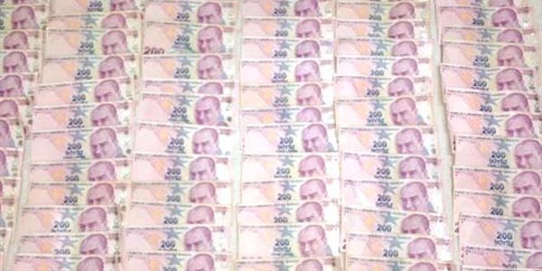 Çaldığı parayı bankaya yatırmak isteyince yakalandı