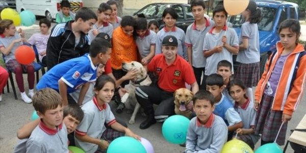 Manisa'da jandarmadan öğrencilere trafik eğitimi