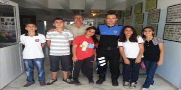 Toplum destekli polisten 11 öğrenciye SBS bursu
