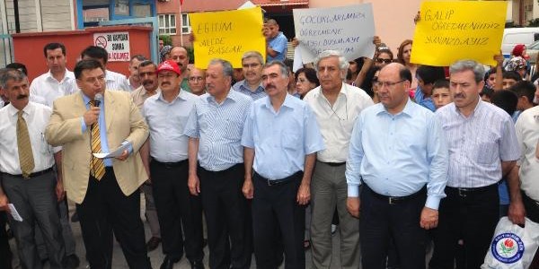 Öğretmene dayağa protesto