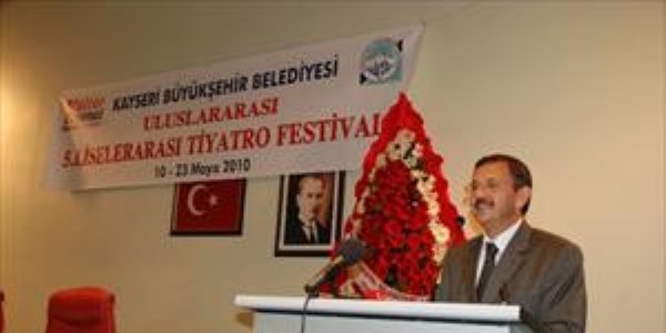 Liselilerin tek sahnesi Kayseri