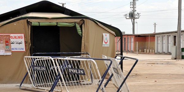 Çadır kentte kimyasaldan arındırılma çadırı kuruldu