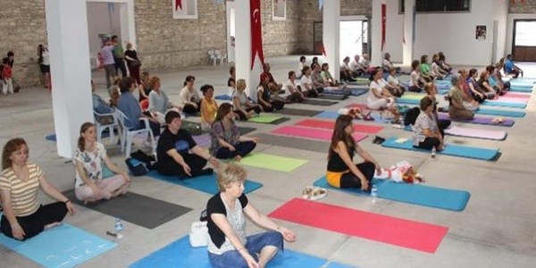 Urla'da yogo buluşması