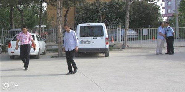 Borcu olan ağabeyinin 3 yaşındaki çocuğunu rehin aldı