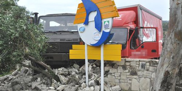 Askeri araç ile meşrubat kamyonu çarpıştı: 4 yaralı