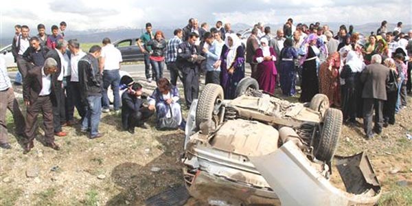 Düğün konvoyunda kaza: 5 yaralı