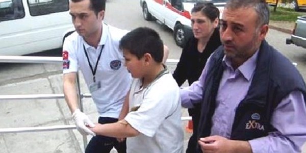 Koluna sınıfın kapı kolu saplandı