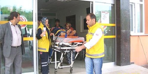Öğrenci servisiyle minibüs çarpıştı: 16 yaralı