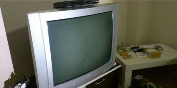 Tüplü televizyonu android işlemcili bilgisayara çevirdi