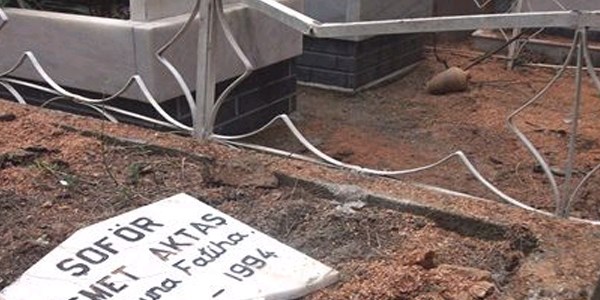 Selçuk'ta kesilen ağaçlar onlarca mezara zarar verdi