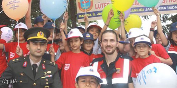 Tepe lambanı tak, trafiğe çıktığında yak