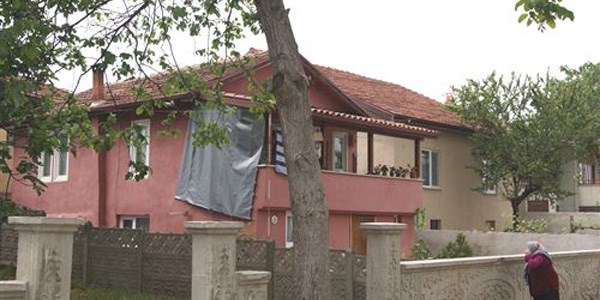 Sıvasız ve boyasız evleri belediye elden geçiriyor