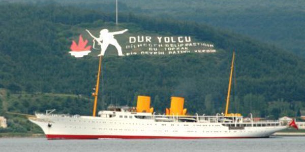 Savarona, durdu ve selam verdi