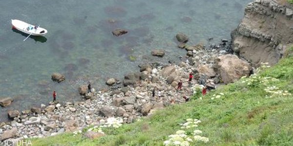 Uçuruma yuvarlanan otomobildeki 2 kişi öldü
