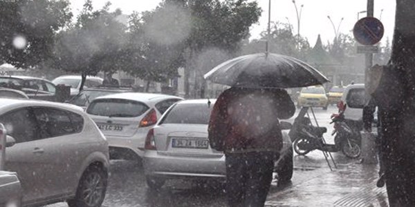 Sağanak yağış hayatı olumsuz etkiliyor