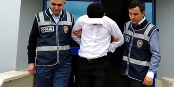 Sahte öğretmen kız öğrencileri internette kandırdı
