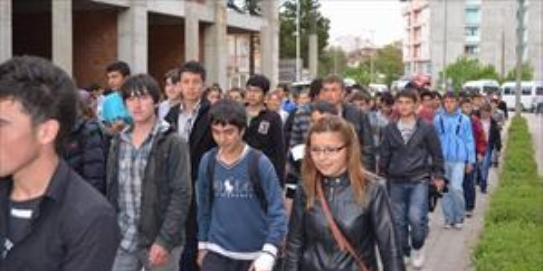 Şuhut'ta gençlik yürüyüşü