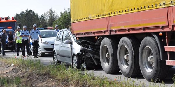 Emekli öğretmenler trafik canavarı kurbanı