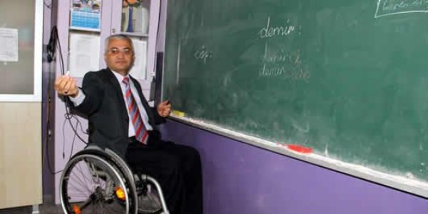 Yazın en az bin engelli öğretmen atanacak