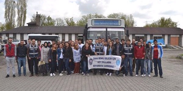 Kars'ta polis ve üniversite öğrencilerinden örnek davranış