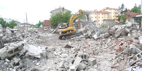 Araç'ta açık hal pazarı yıkıldı