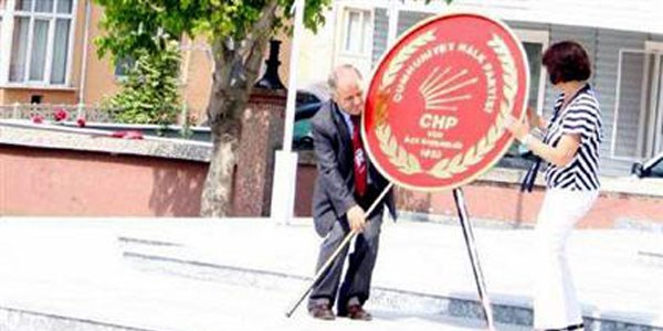 CHP'li başkana 'çelenk' cezası
