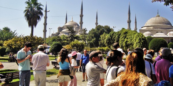 İstanbul'a bir günde 23 milyon insan geliyor