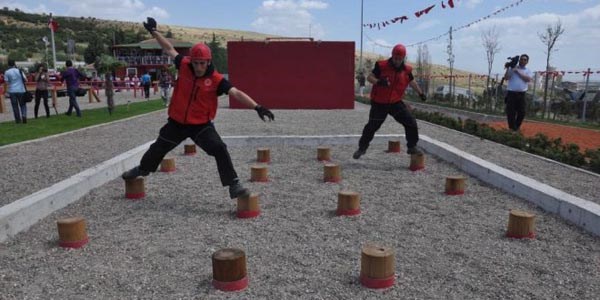 İtfaiye erleri komando erlerini aratmadı