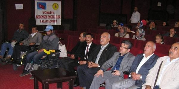 Engellilere Kuran-I Kerim verildi