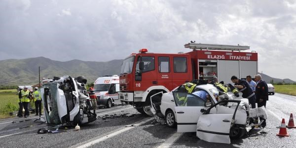 Elazığ'da kaza: 2 ölü, 9 yaralı