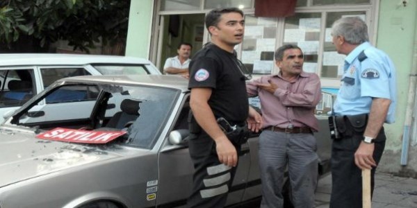 Mersin'de oto galericiye sopalı saldırı