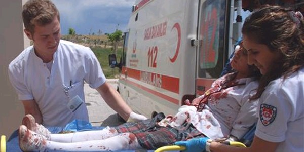 Besni'de öğrenci servisi şarampole yuvarlandı: 12 yaralı