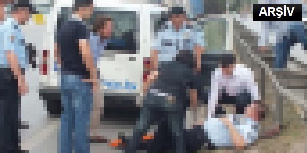 Minibüs polis aracına çarptı: 4 yaralı