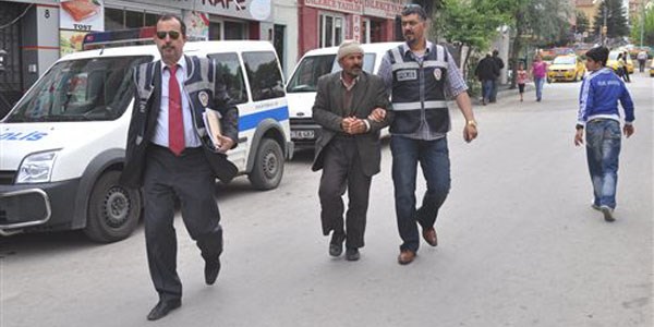 Çalışmayan damadını bıçakladı