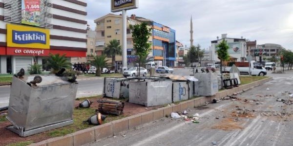Antalya'da göstericiler valilik binasına saldırdı