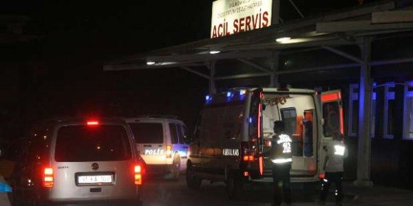 Boşanmak üzere olan karısını 8 yerinden bıçakladı