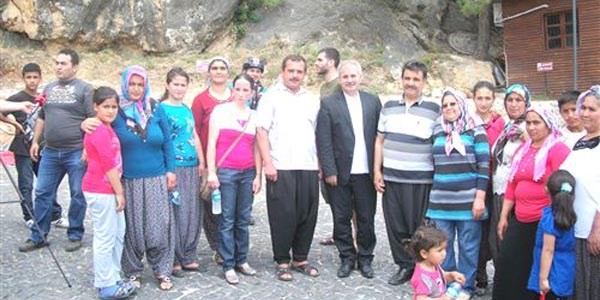Kozan'da tarihi kalede yamaç paraşütü