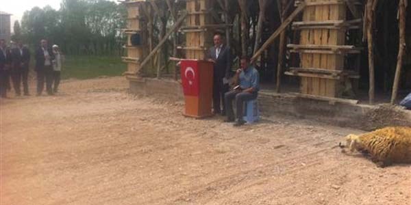Kangallı iş adamından ilçesine cami