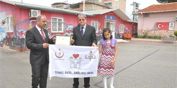 Nazilli İş Okulu'na beyaz bayrak